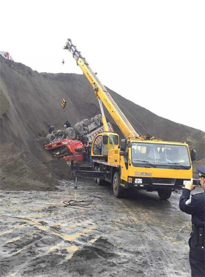 黑山上犹道路救援